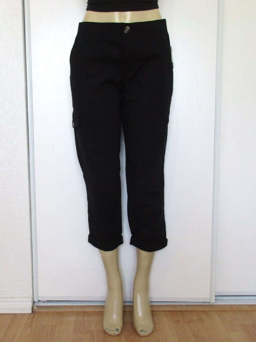 New SONOMA Pants Size 8 Black Cuffed Utility Capri - Picture 2 of 11